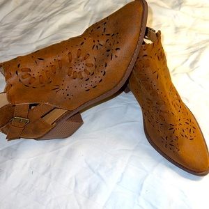 Low cut boot